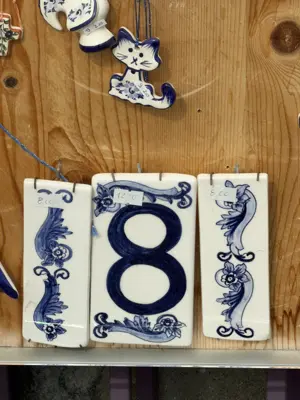 An 8 photographed in Porto